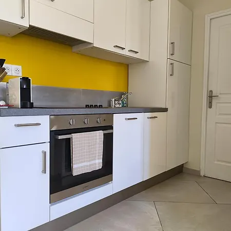 Hostel Meyerbeer - Rooms And Apartments-3